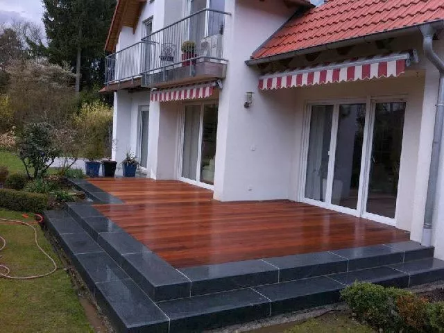 Terrasse Holz und Stein