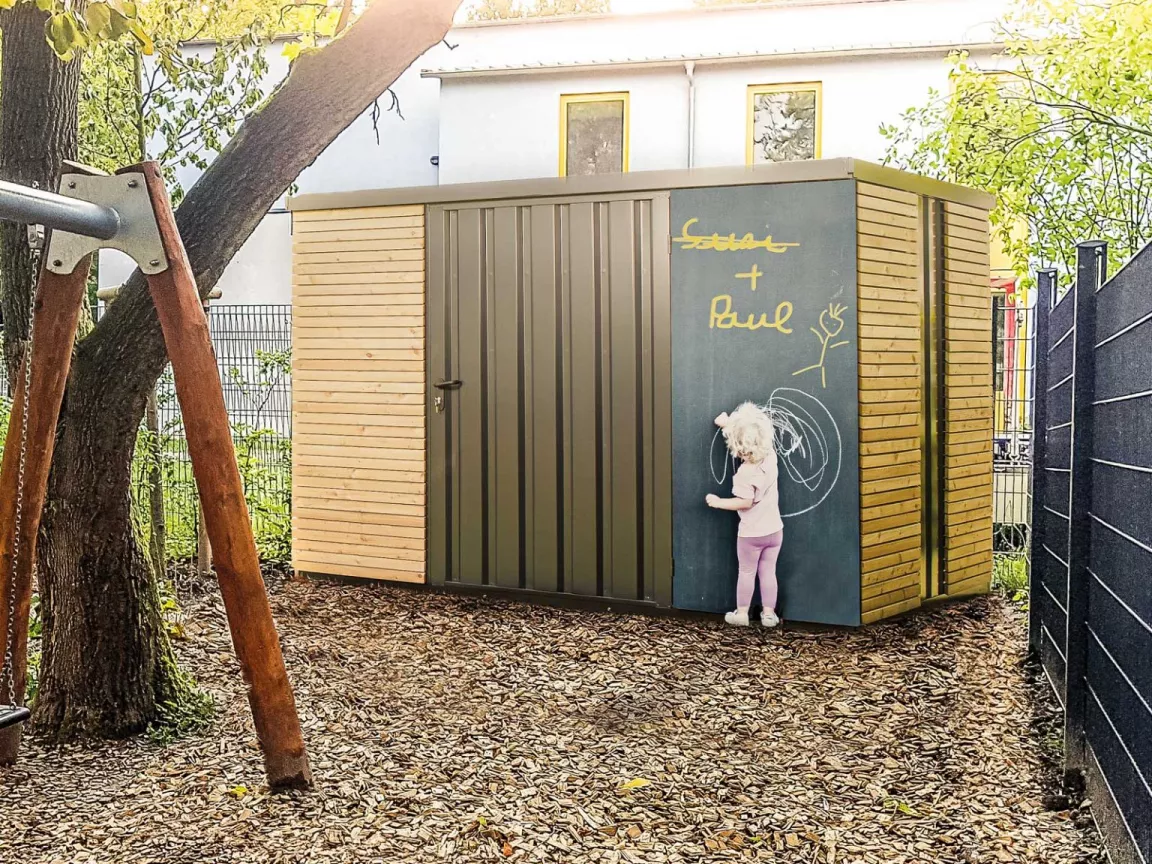 Gartenbox mit Maltafel